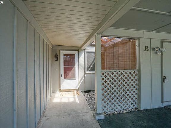 3rd image of 1010 NW 135th St APT B