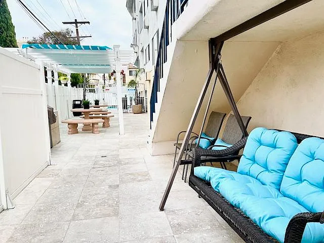 Wilshire Occidental Apts — Photo 3