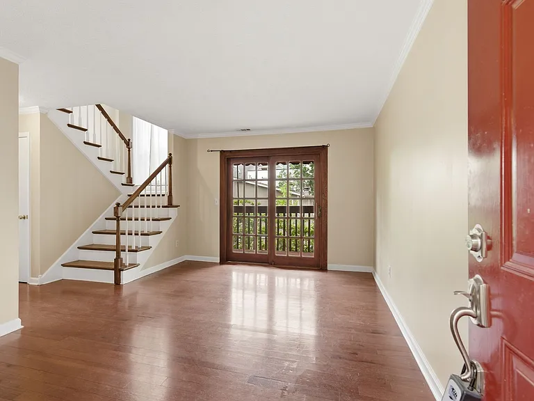515 Chesterfield Ave #F — Photo 4