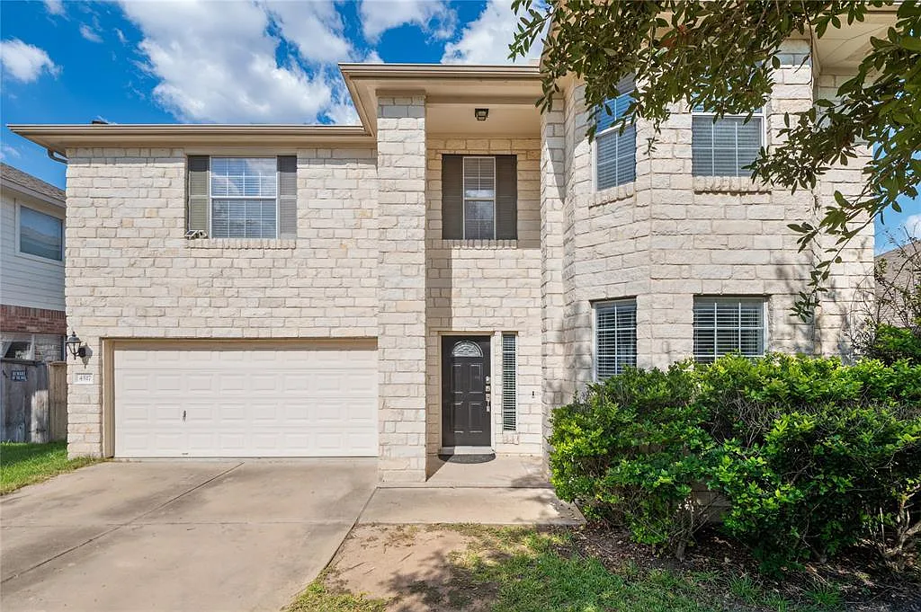 4 bed, 2.5 bath, 2660 sqft, $2,400 — Photo 1