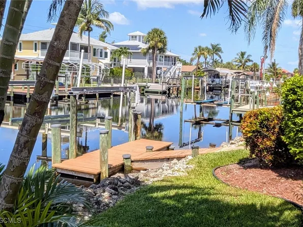 5471 Harborage Dr, Fort Myers, FL 33908