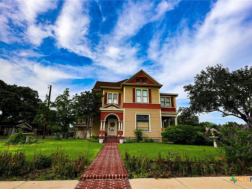1st image of 302 E Reuss Blvd