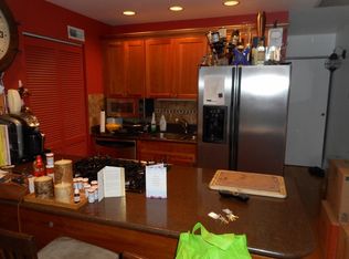 1101 W Cornelia Ave, Chicago, IL 60657