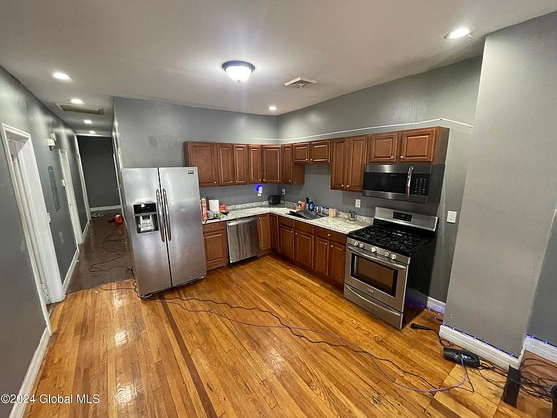 3rd image of 556 Washington Avenue