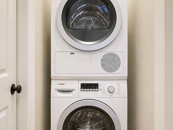4th image of 48 W 56th St APT 4D