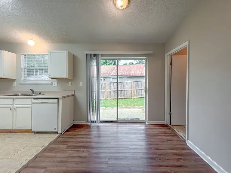 1367 Idlewild Dr — Photo 8