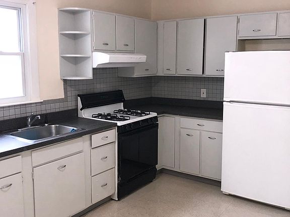 Eat in kitchen