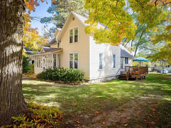 324 N Saint Marys St, Suttons Bay, MI 49682