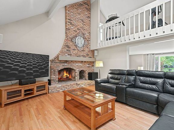 5th image of 1023 Creekside Cir