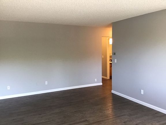 3rd image of 2401-2453 SE Taylor St #2441