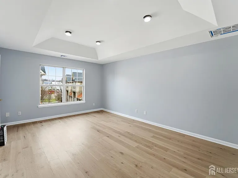 704 Green Ln — Photo 8