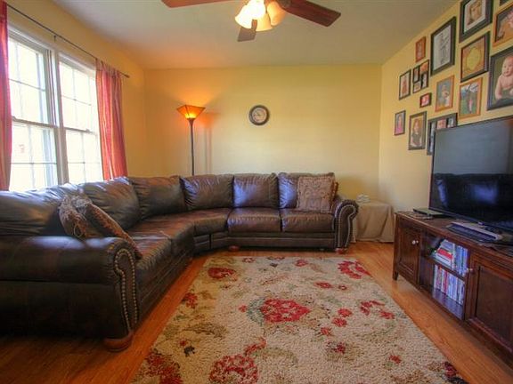 5th image of 217 Brookfield Dr