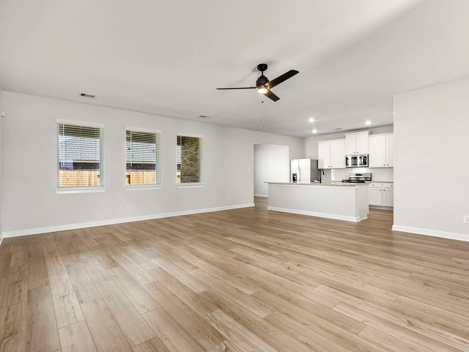 3 bed, 2.0 bath, 1958 sqft, $3,100 — Photo 4