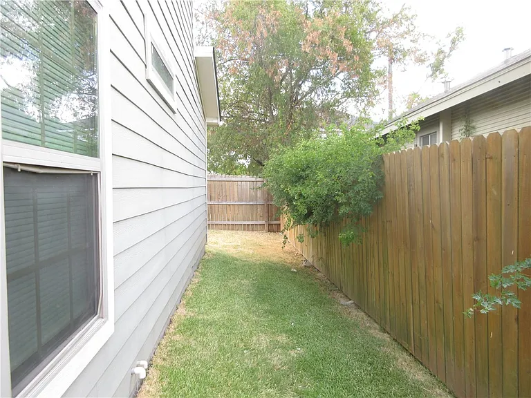 405A Ash St — Photo 19