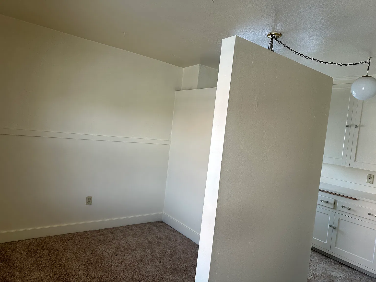 323 W Grove St — Photo 4