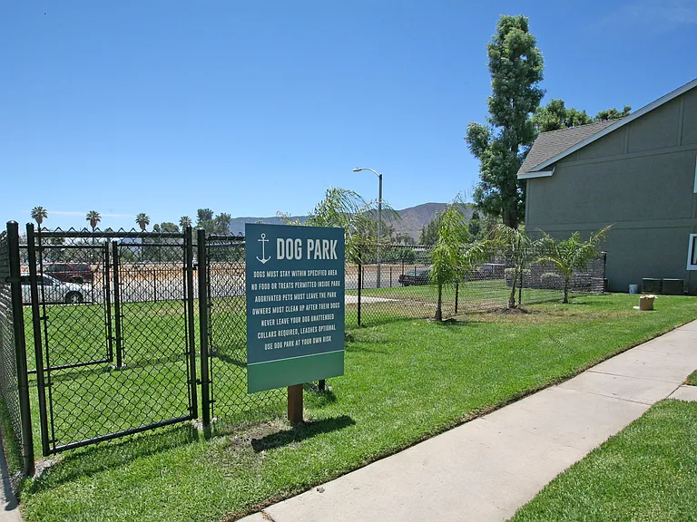 Lakehouse Apartments — Photo 8