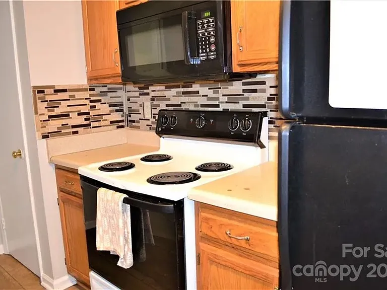 1649 Arlyn Cir #A — Photo 9