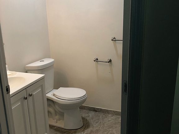 Full Bath Level 1