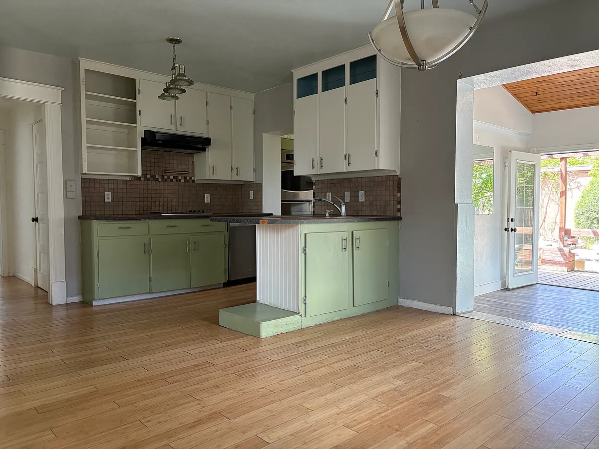 Building Photo - 4727 W 33rd Ave #B