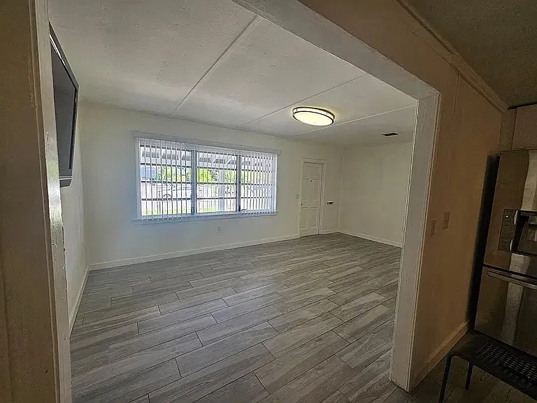 3 bed, 1855 sqft, $1,902 — Photo 2