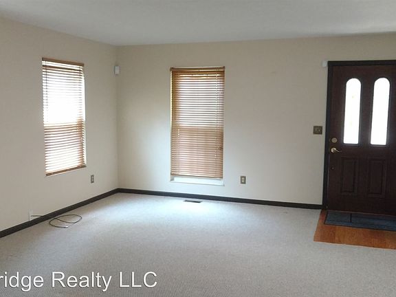 5th image of 922 Weninger Cir
