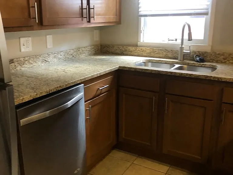 1282 Hunter Ave — Photo 4