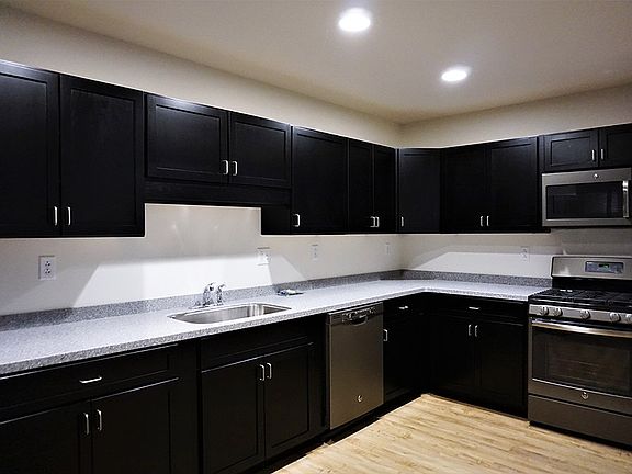 4th image of 1700 W Genesee St APT 305