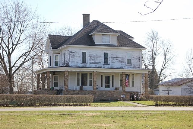 1st image of 130 E Walnut St
