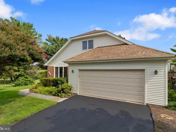 4507 Highland Green Ct, Alexandria, VA 22312