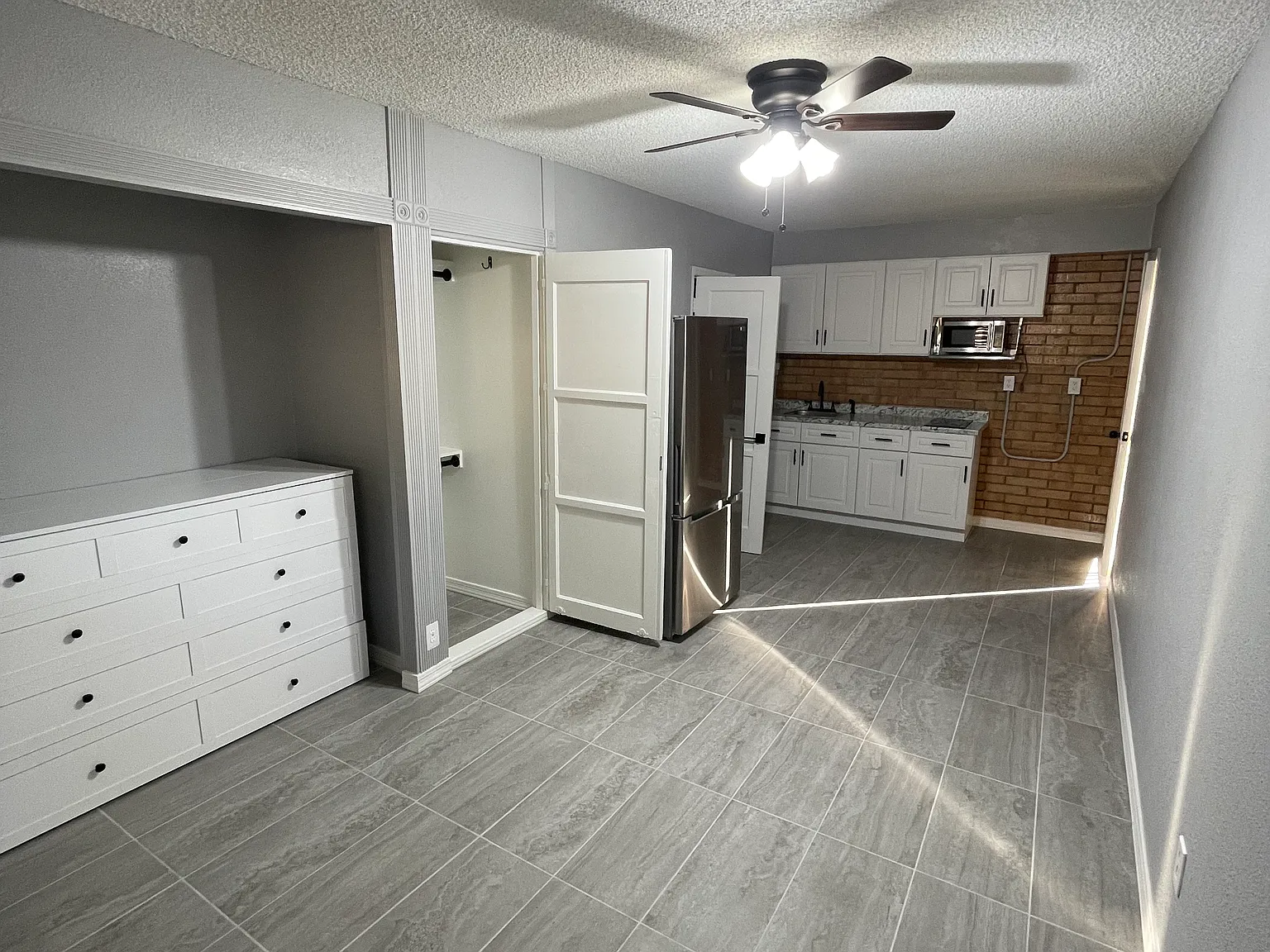 Studio, 300 sqft, $980 — Photo 4