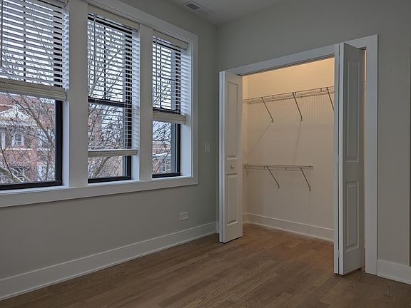 2nd image of 2034 W Montrose Ave #3AMB