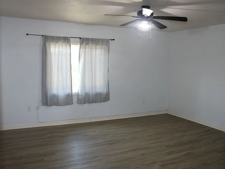 135 Poinsettia Ave — Photo 21