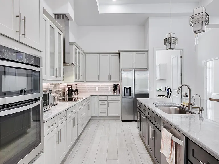 6423 Livingston Woods Ln — Photo 16