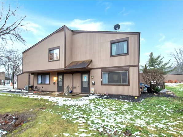 26686 Lake Of The Falls Blvd, Olmsted Falls, OH 44138