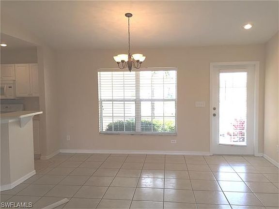 3rd image of 925 NE 4th Pl