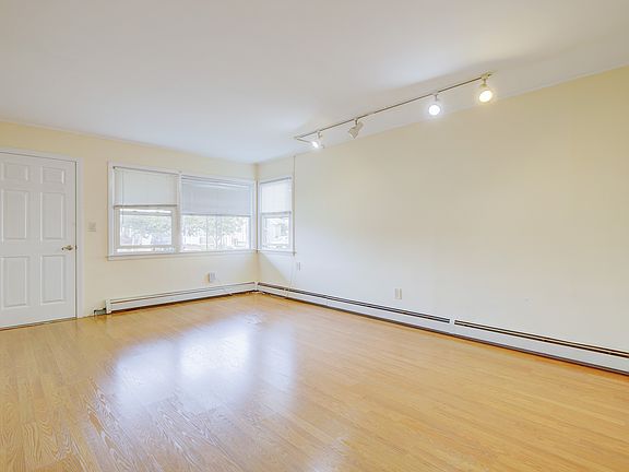 2nd image of 670 W Beech St Floor 1