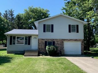 210 E Bullard St, Forrest, IL 61741