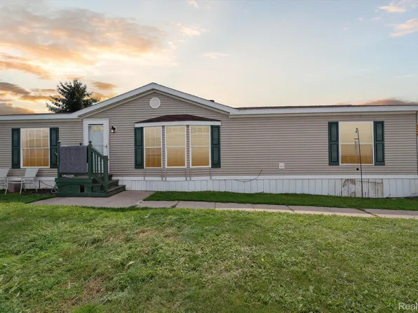 9256 Canyon Trail Dr, Newport, MI 48166