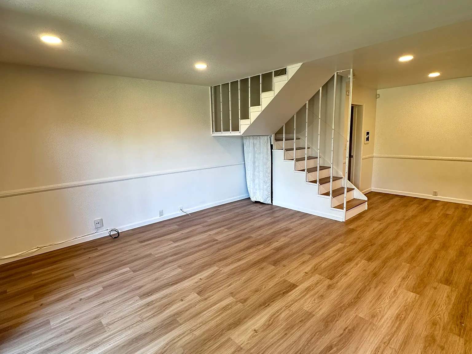 230 Regency Ct — Photo 4