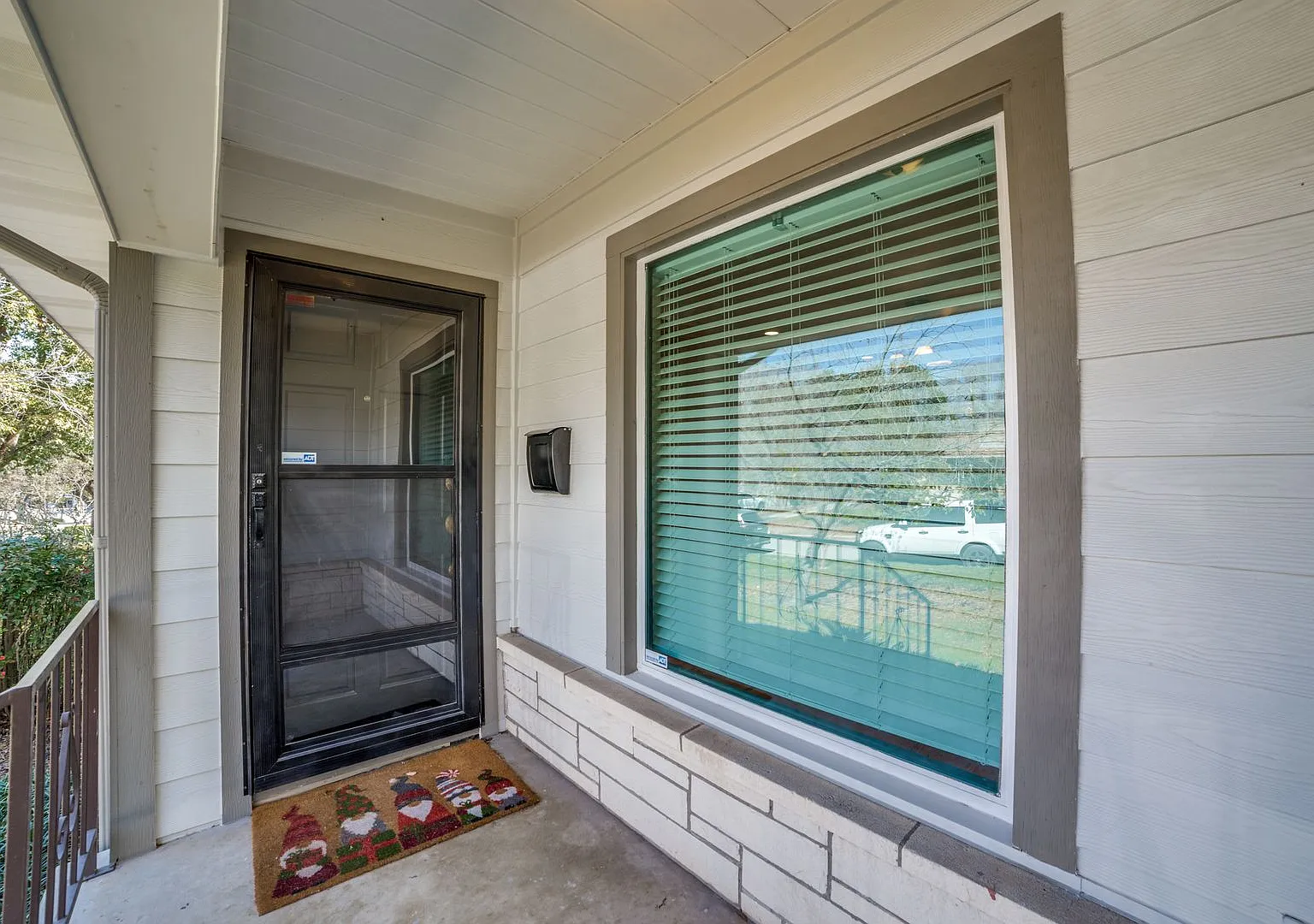Charming 3 Bedroom in Alamo Heights — Photo 3