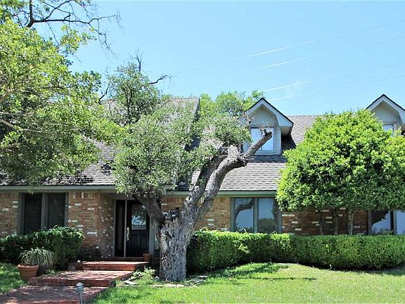 2nd image of 904 Ivy Ann Dr