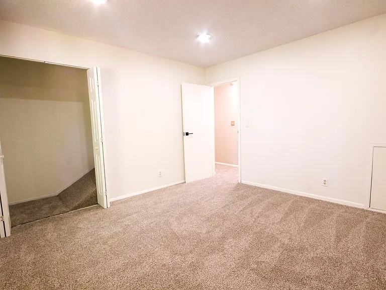938 Coronado Pkwy S #B — Photo 16