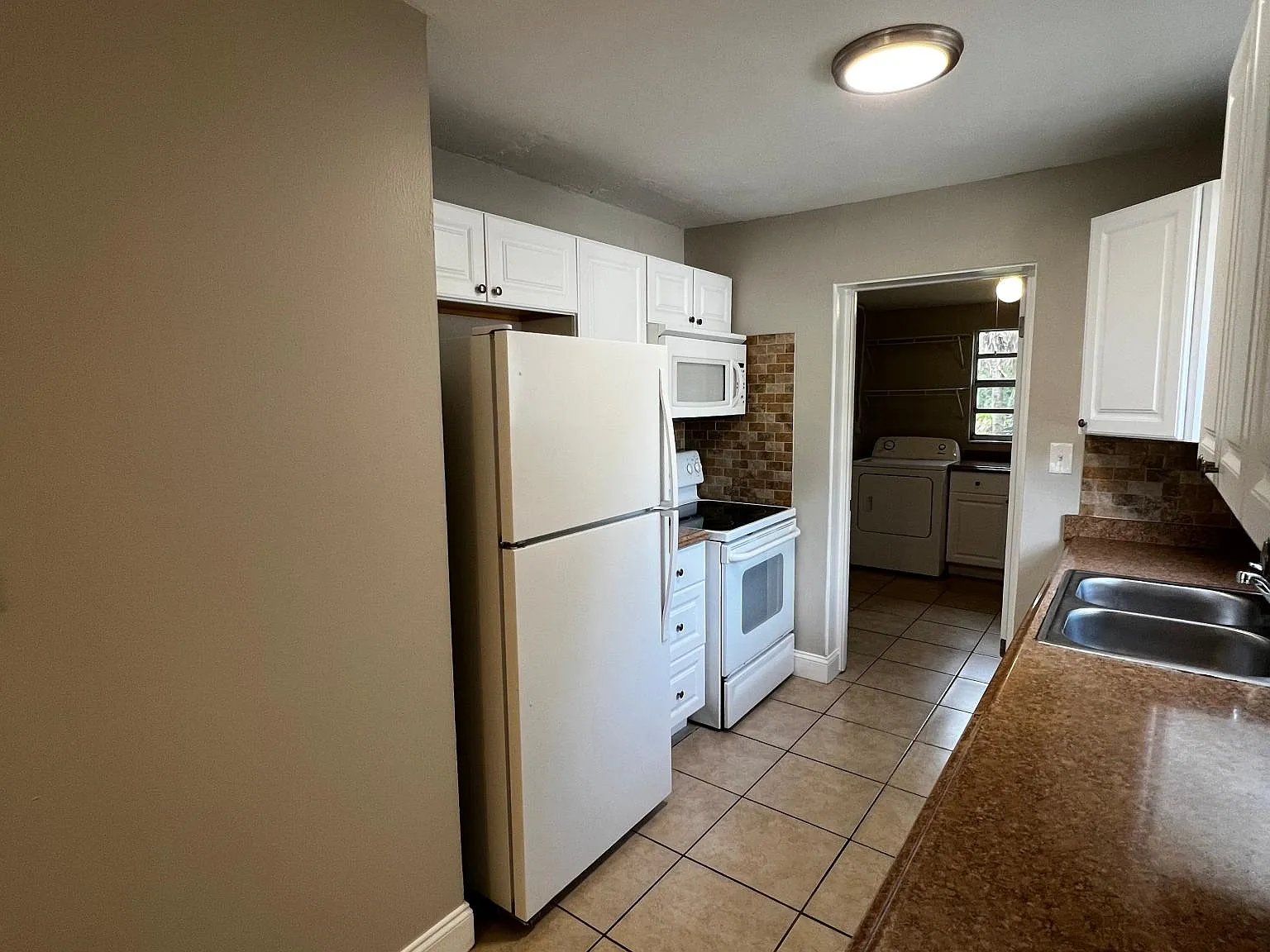 3015 Leon Ave — Photo 4