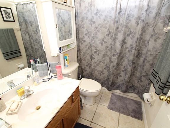 5th image of 1858 Villa Dr