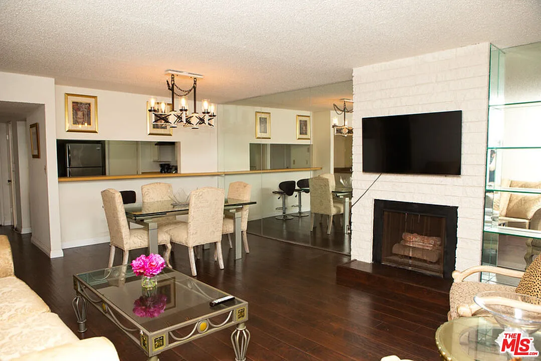 1 bed, 1.0 bath, 875 sqft, $3,200 — Photo 1