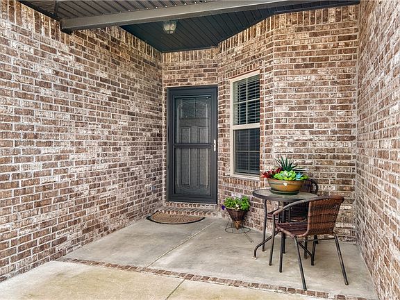 3rd image of 18367 Phelps Cir