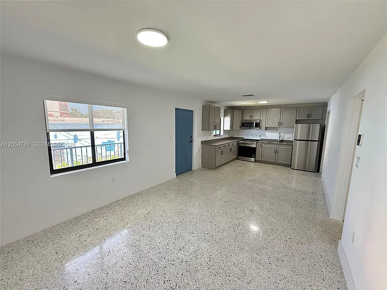 180 NE 57th St #14 — Photo 6