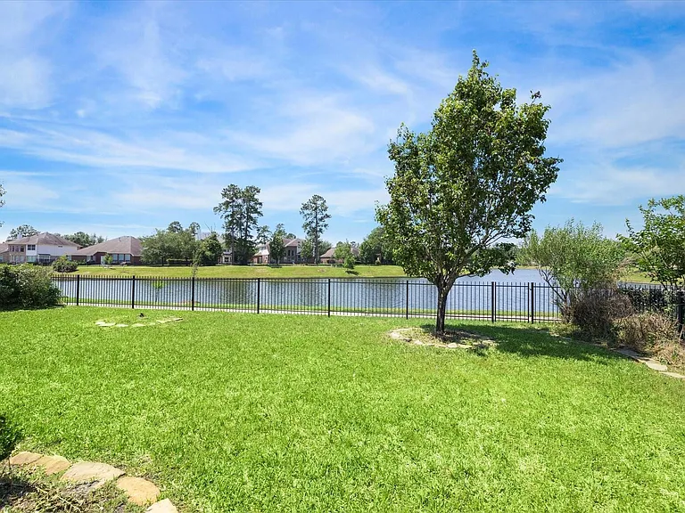 30507 Russell Point Dr — Photo 33