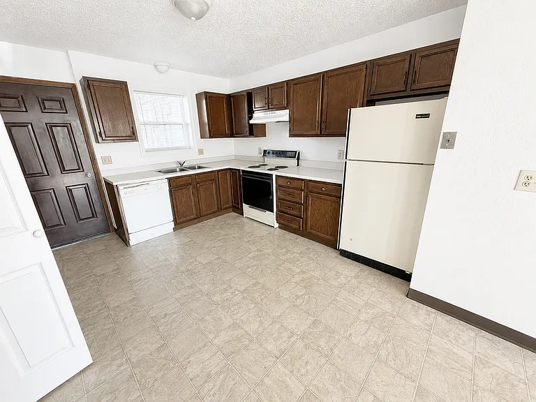 1651 Kelby Dr — Photo 1