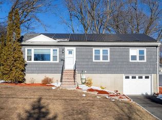 20 Mariposa Ave, Lowell, MA 01851